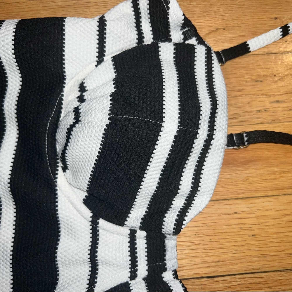 Bathing suit - Picture 2 of 6